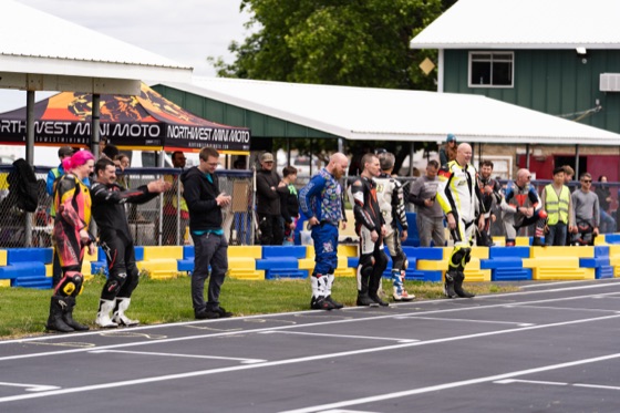 Riders waiting beside the track before the Le Mans start (photo 1 of 77)