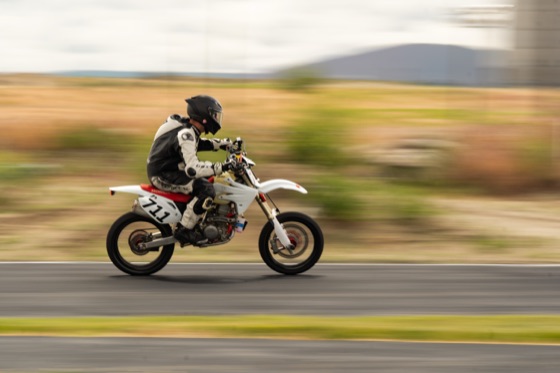 Panning shot of the #711 at speed (photo 25 of 77)