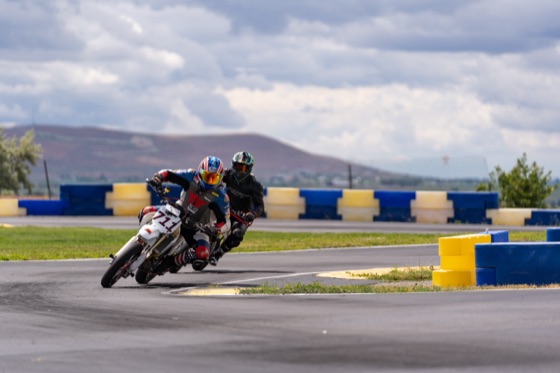 The #711 leading another rider through a corner (photo 32 of 77)