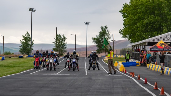 The restart grid under the green flag (photo 39 of 77)