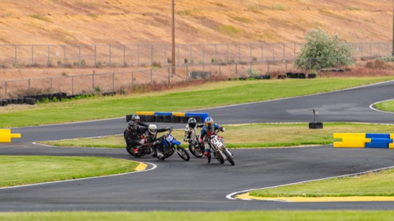 Two riders side by side into a corner after the restart (photo 46 of 77)
