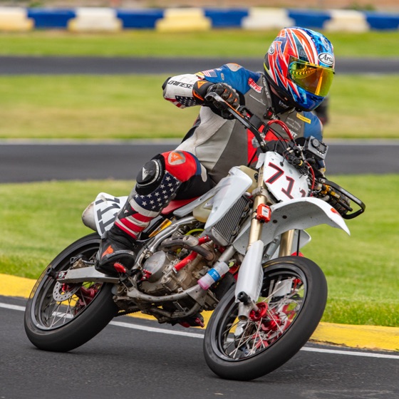 Close view of Matt Higgins on the #711 mid-corner (photo 49 of 77)