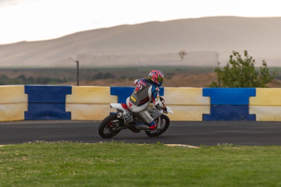 Matt Higgins on the #711 past the barriers (photo 54 of 77)