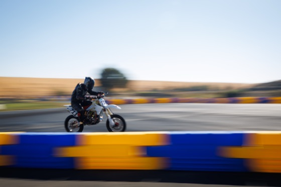 Panning shot of the #711 at speed past the blue and yellow barriers (photo 10 of 117)