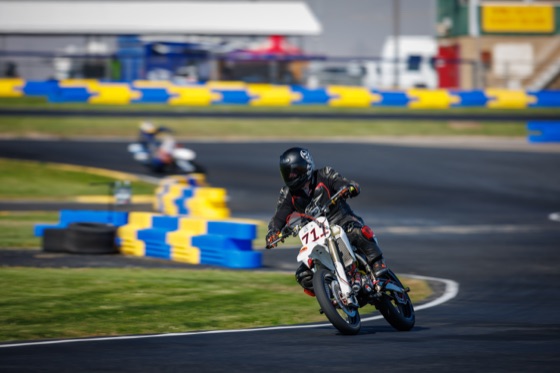 Gavin Soderholm on the #711 through a left-hander with another rider behind (photo 13 of 117)