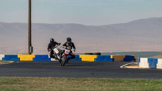 The #711 in a group of riders through a corner (photo 16 of 117)