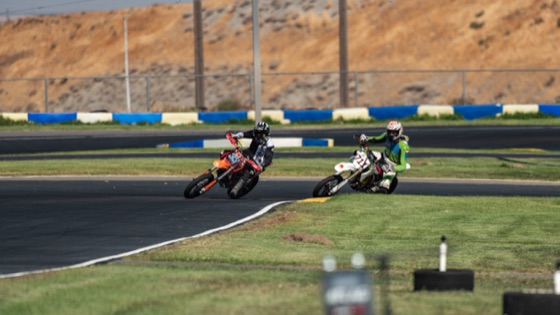 The #711 chasing an orange bike through a corner (photo 32 of 117)