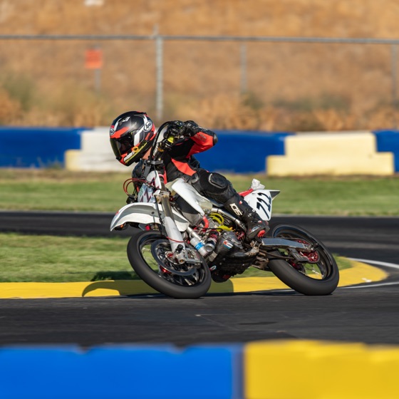 Alex Taylor on the #711 at the apex (photo 36 of 117)