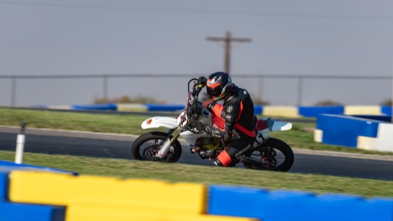 Alex Taylor leaning the #711 through a corner (photo 38 of 117)