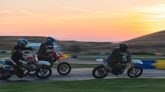 Hannah Johnson on the #711 ahead of the #15 and a red bike under the sunrise (photo 89 of 117)