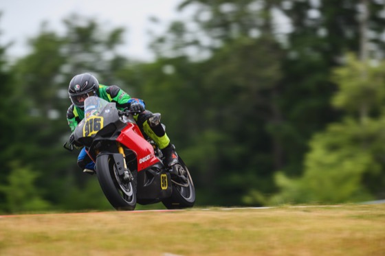 Jonathan at speed on the number 916 Ducati