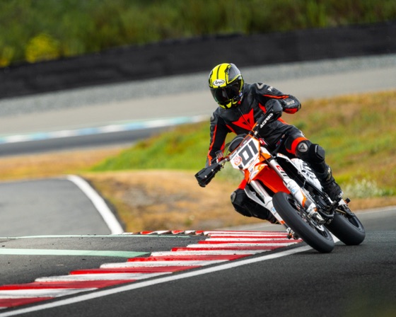 Alex Taylor riding the #101 Spiva Racing KTM 450 SMR at Vancouver Island Motorsport Circuit (photo 9 of 61)