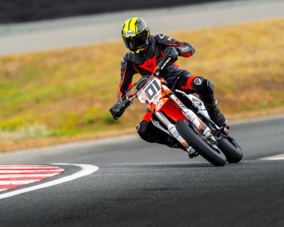 Alex Taylor riding the #101 Spiva Racing KTM 450 SMR at Vancouver Island Motorsport Circuit (photo 10 of 61)