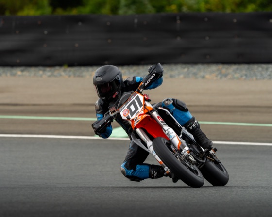 Hannah Johnson riding the #101 Spiva Racing KTM 450 SMR at Vancouver Island Motorsport Circuit (photo 14 of 61)