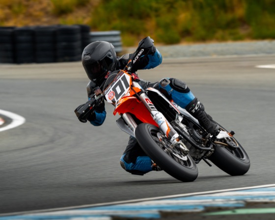 Hannah Johnson riding the #101 Spiva Racing KTM 450 SMR at Vancouver Island Motorsport Circuit (photo 16 of 61)