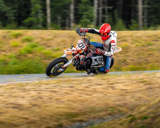 Ben Freiberger riding the #101 Spiva Racing KTM 450 SMR at Vancouver Island Motorsport Circuit (photo 26 of 61)