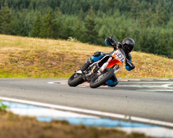 Hannah Johnson riding the #101 Spiva Racing KTM 450 SMR at Vancouver Island Motorsport Circuit (photo 44 of 61)