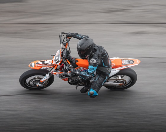 Hannah Johnson riding the #101 Spiva Racing KTM 450 SMR at Vancouver Island Motorsport Circuit (photo 17 of 61)