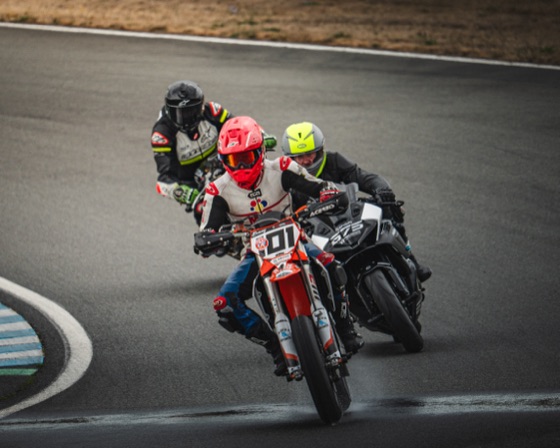 Ben Freiberger riding the #101 Spiva Racing KTM 450 SMR at Vancouver Island Motorsport Circuit (photo 29 of 61)