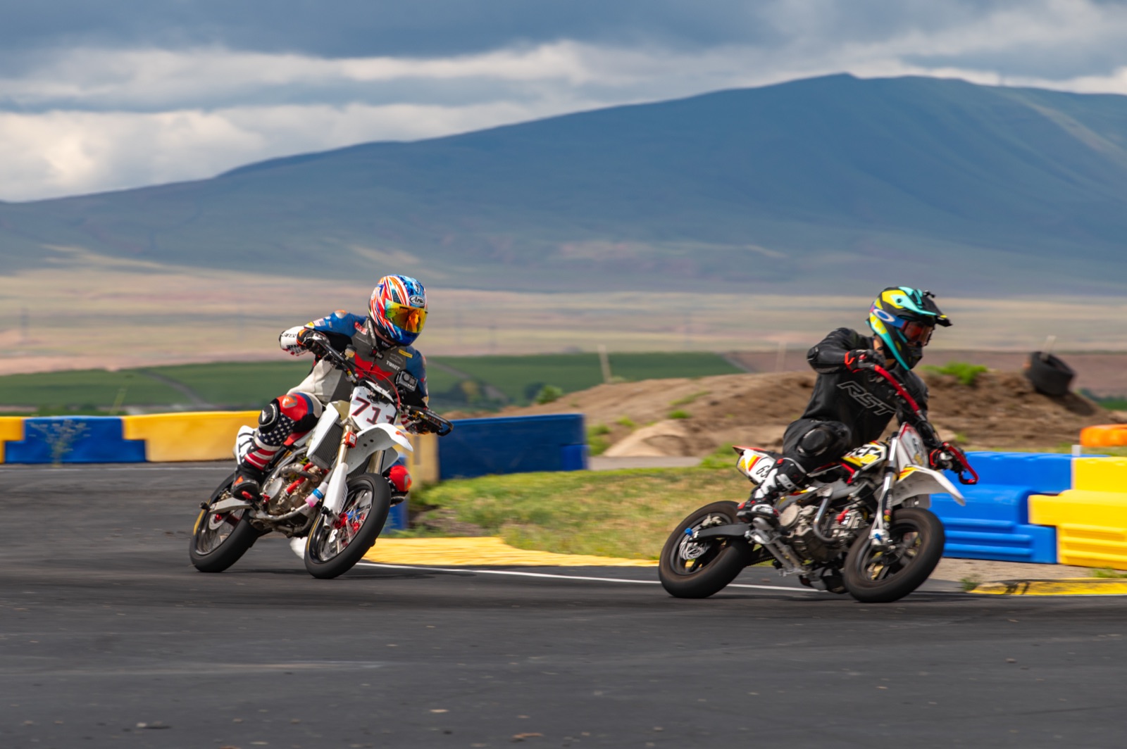 The #711 ahead of another rider through a corner (photo 27 of 77)