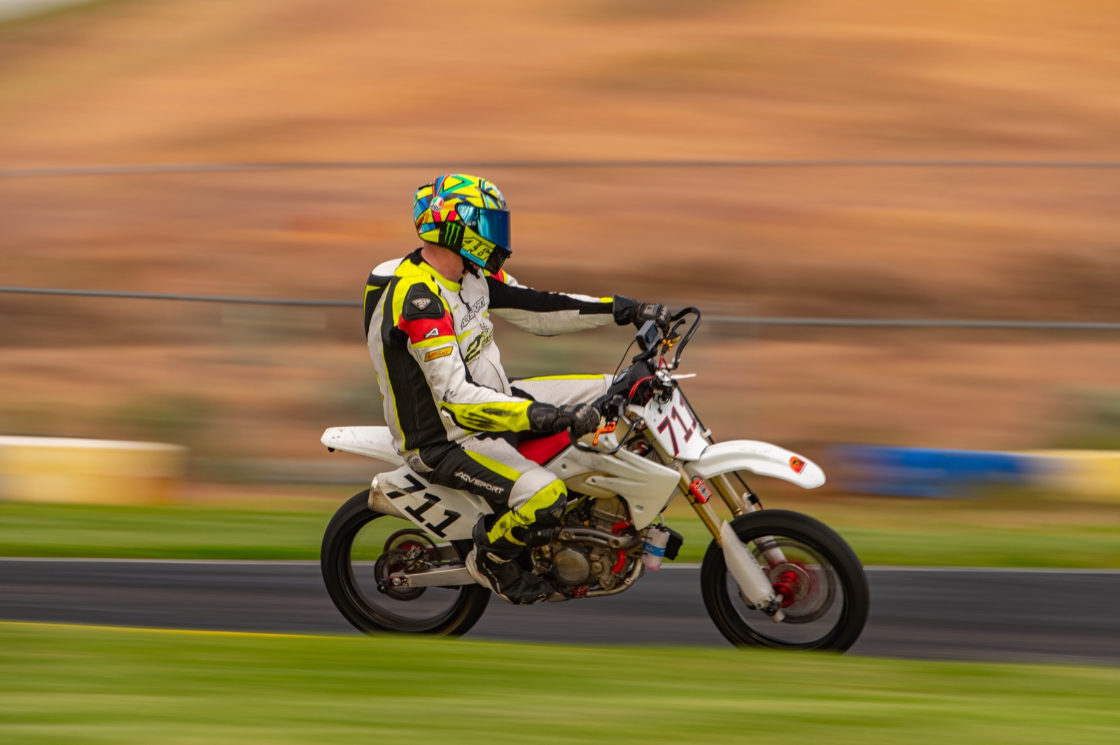 Panning shot of Garrick Fulbright on the #711 (photo 58 of 77)