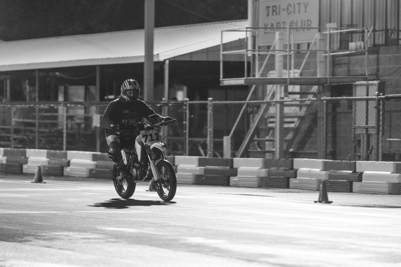 Black and white: the #711 under the Tri-City Kart Club sign at night (photo 74 of 77)