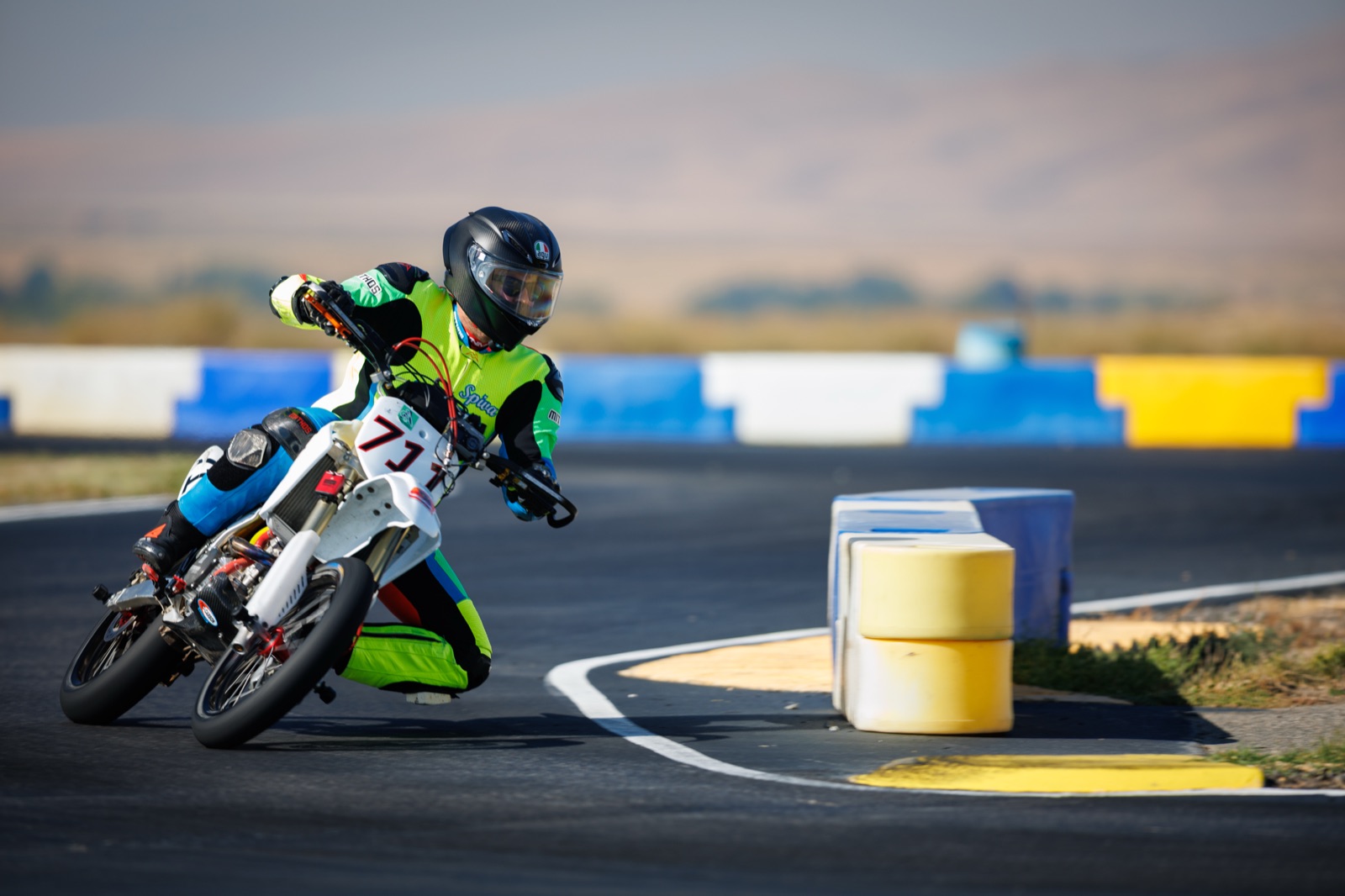 Jonathan Spiva leaning the Honda CRF150R #711 through a corner (photo 6 of 117)
