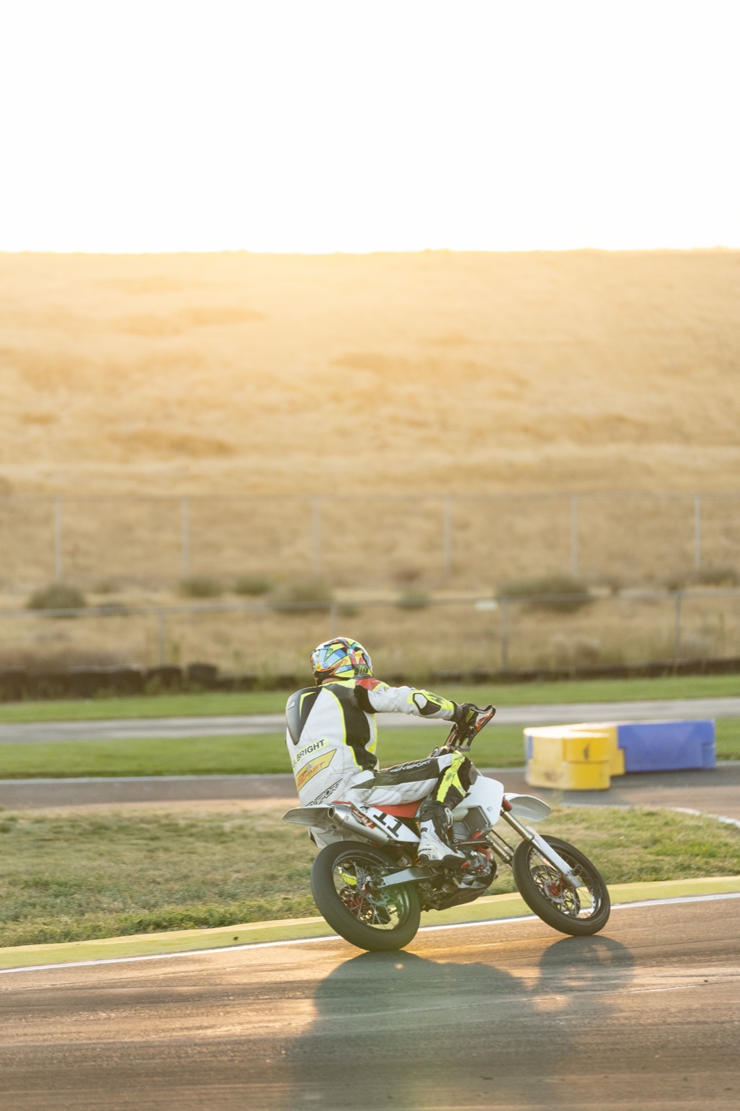 Garrick Fulbright on the #711 and its long shadow on the morning track (photo 104 of 117)