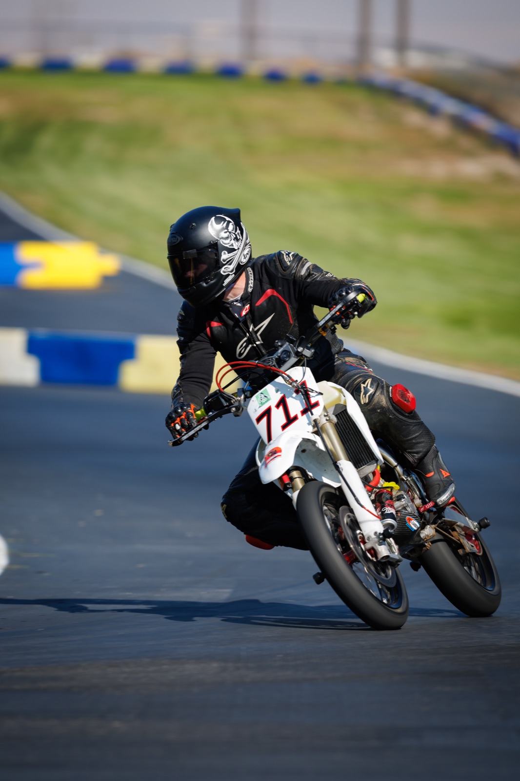 Gavin Soderholm on the #711 through a corner (photo 12 of 117)