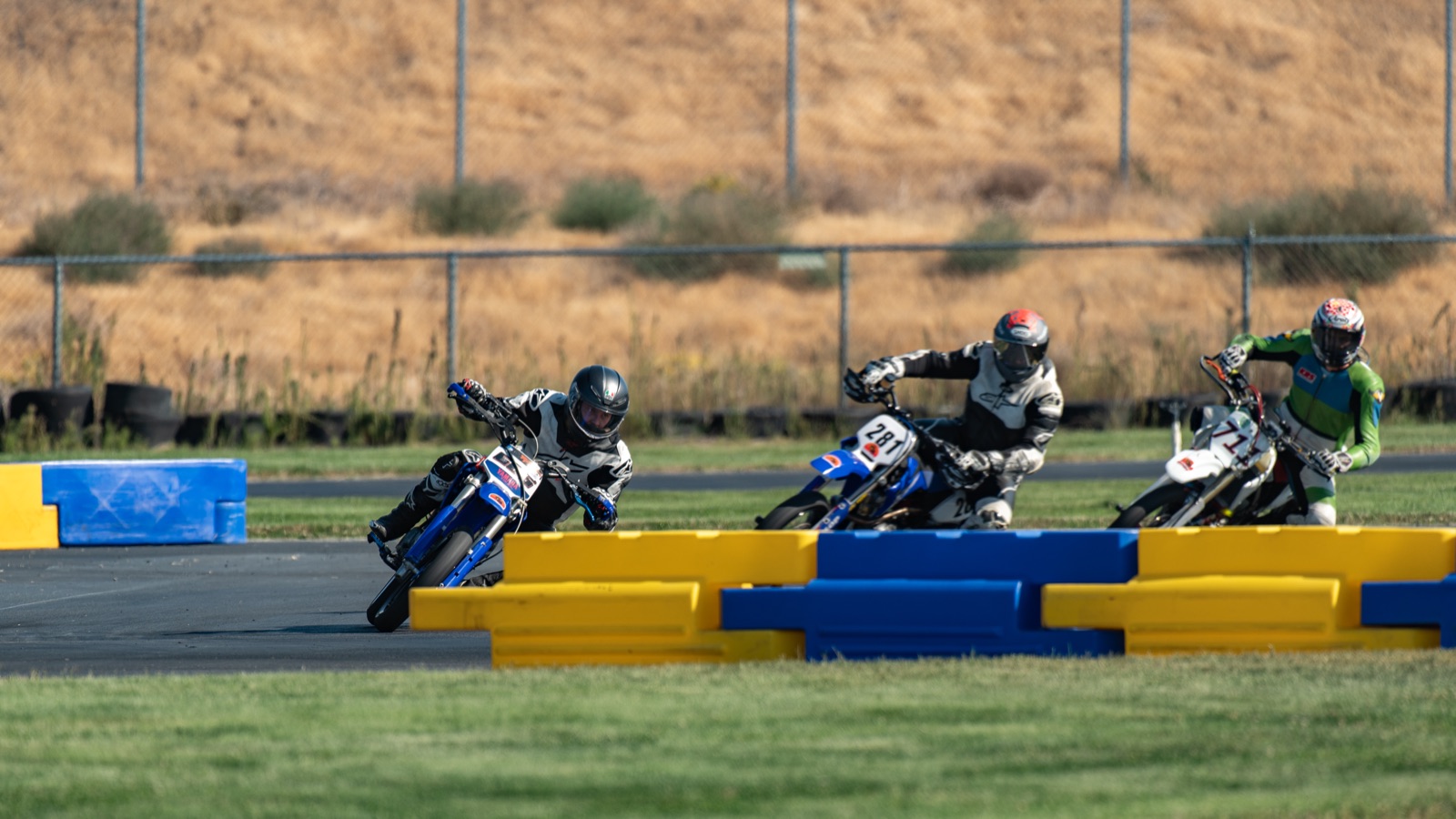 Three riders through a corner, the #711 among them (photo 29 of 117)