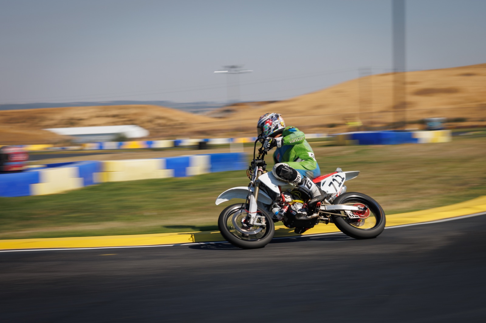 John Gessner cornering the #711 in front of the hills in the afternoon (photo 30 of 117)