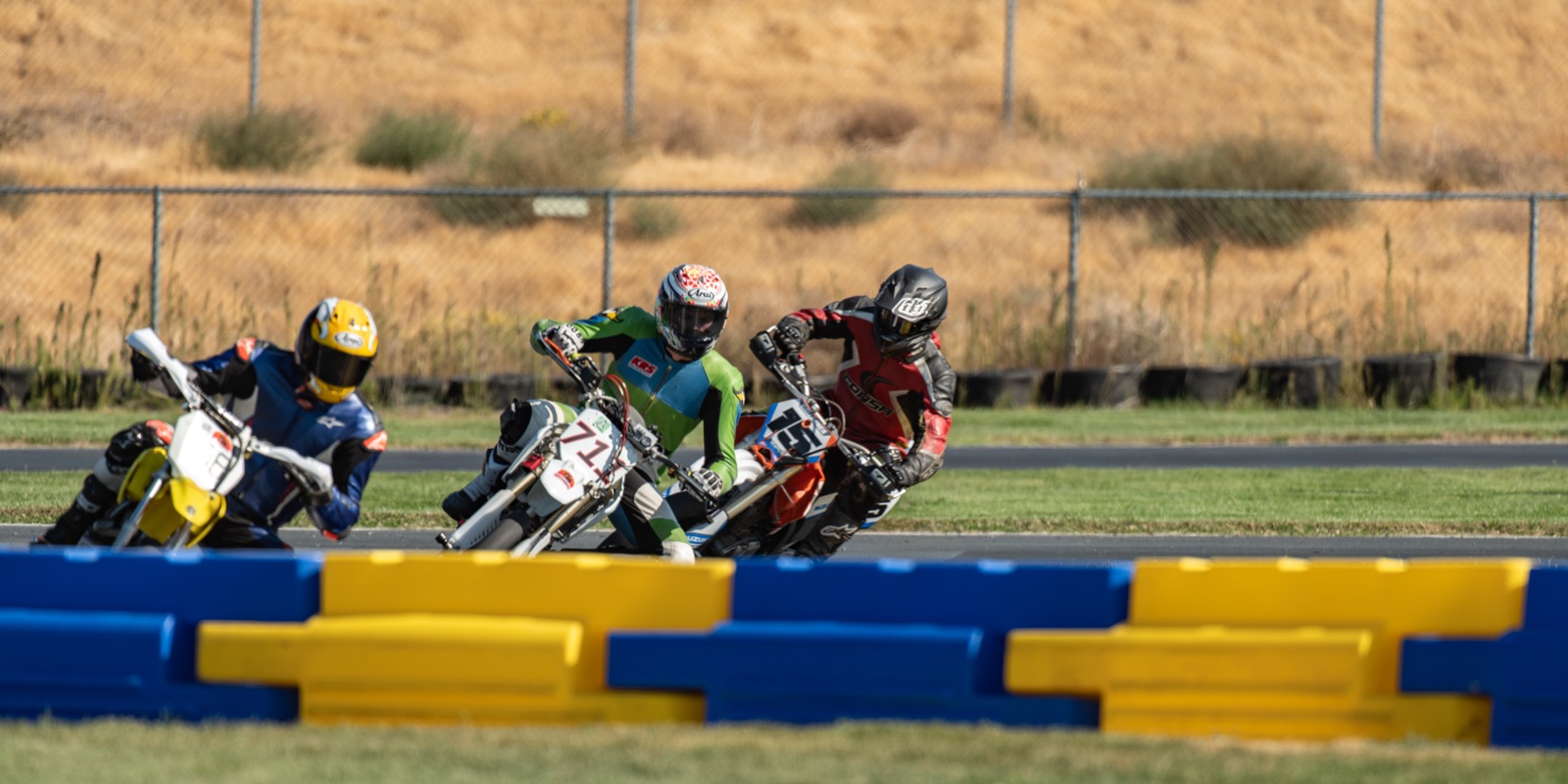 The #711 in a tight group through a corner (photo 31 of 117)