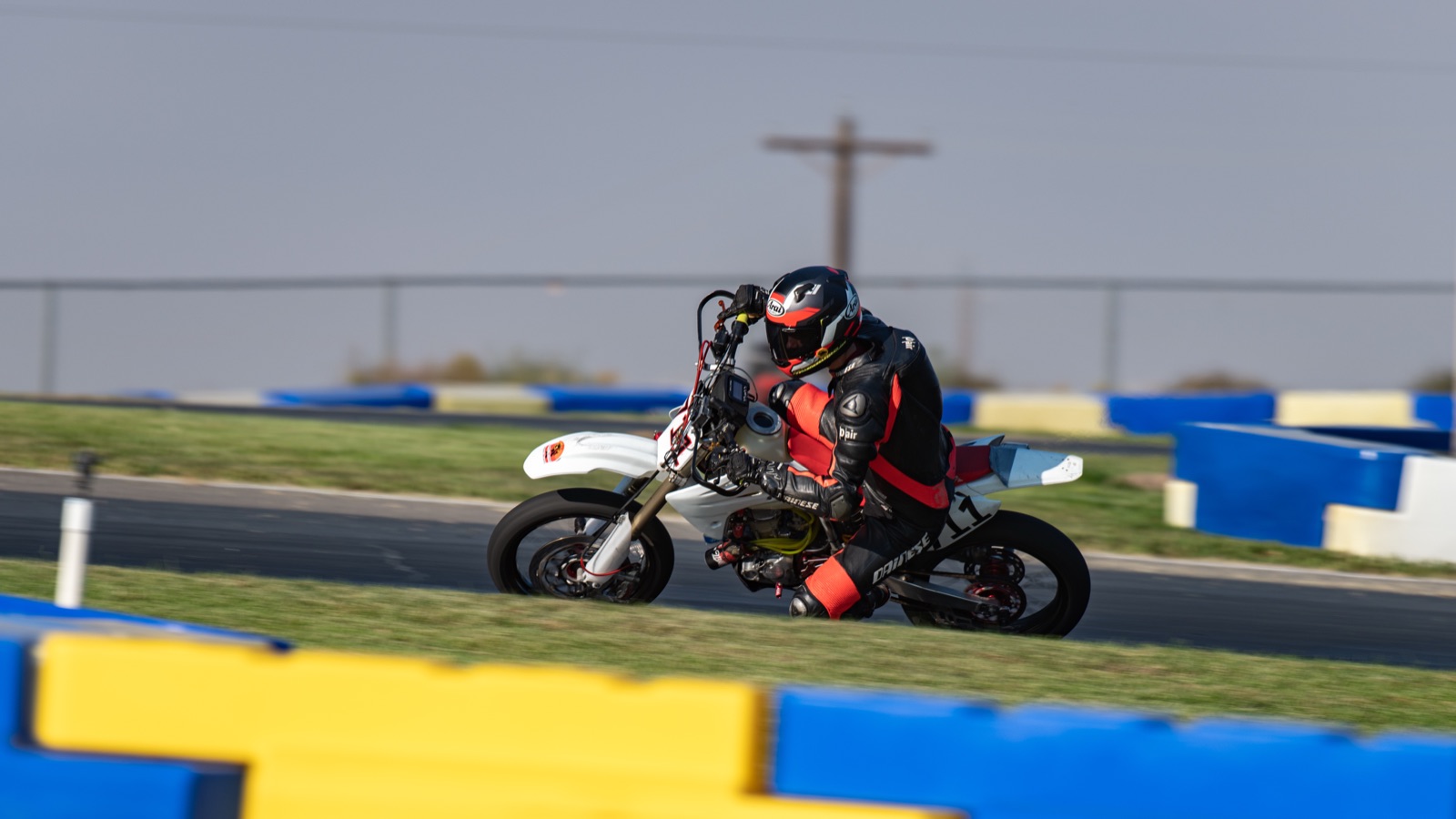 Alex Taylor leaning the #711 through a corner (photo 38 of 117)