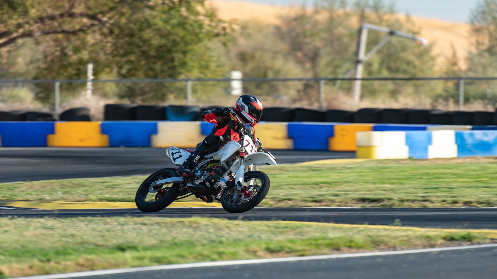Alex Taylor on the #711 past the tire wall (photo 45 of 117)