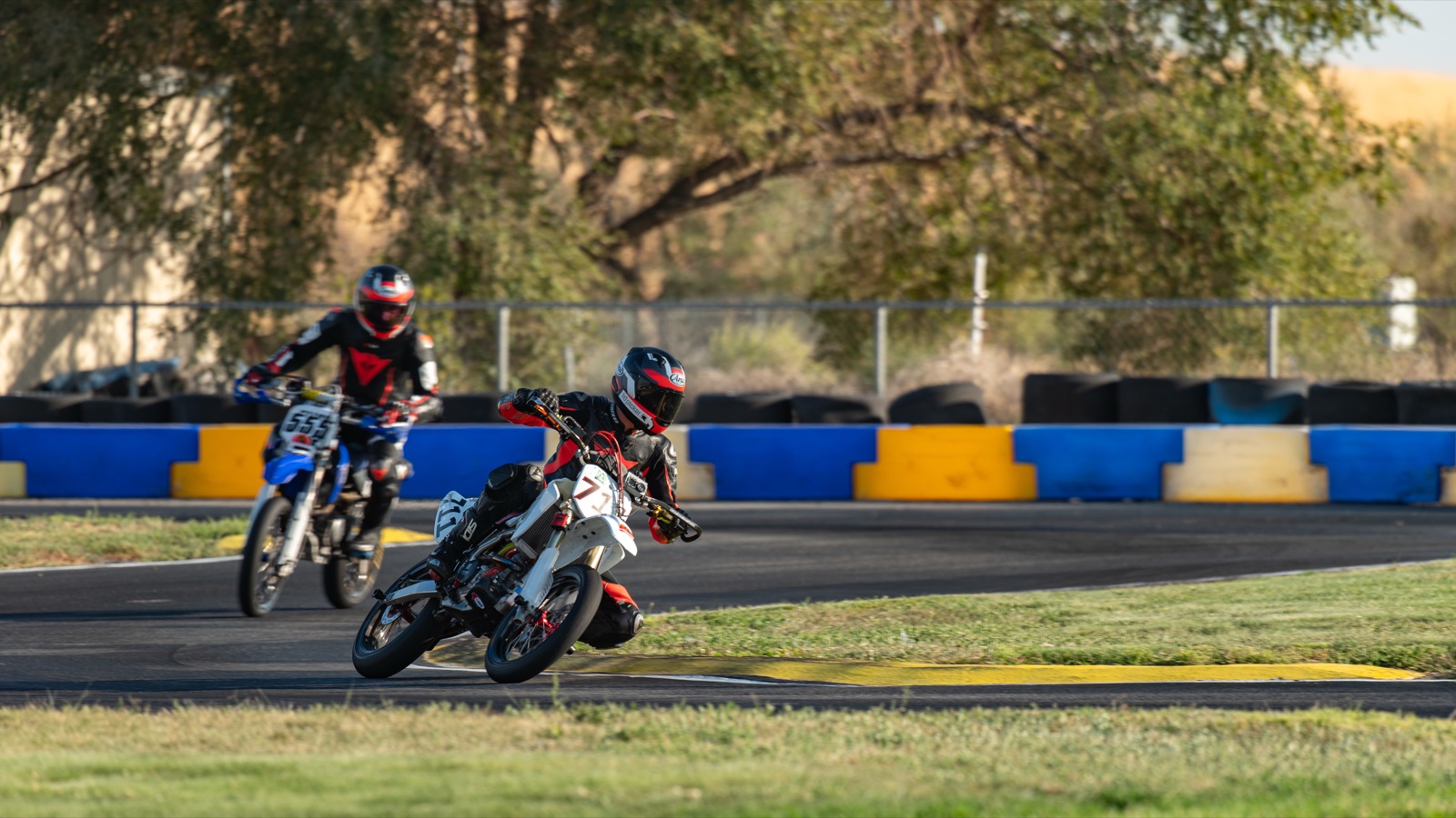 The #711 ahead of a blue bike past the tire wall (photo 47 of 117)