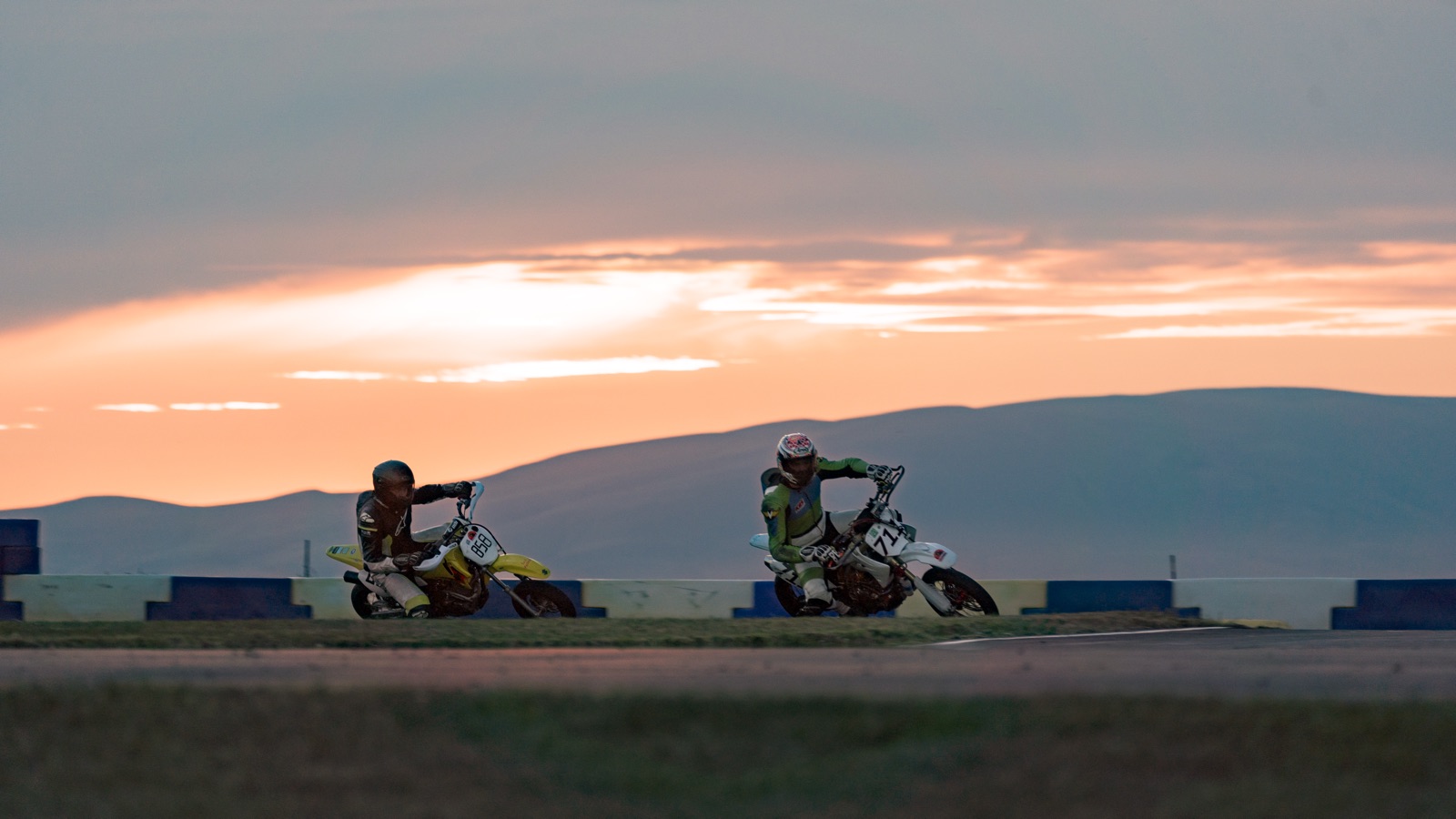 The #711 and a yellow bike against the sunset (photo 52 of 117)