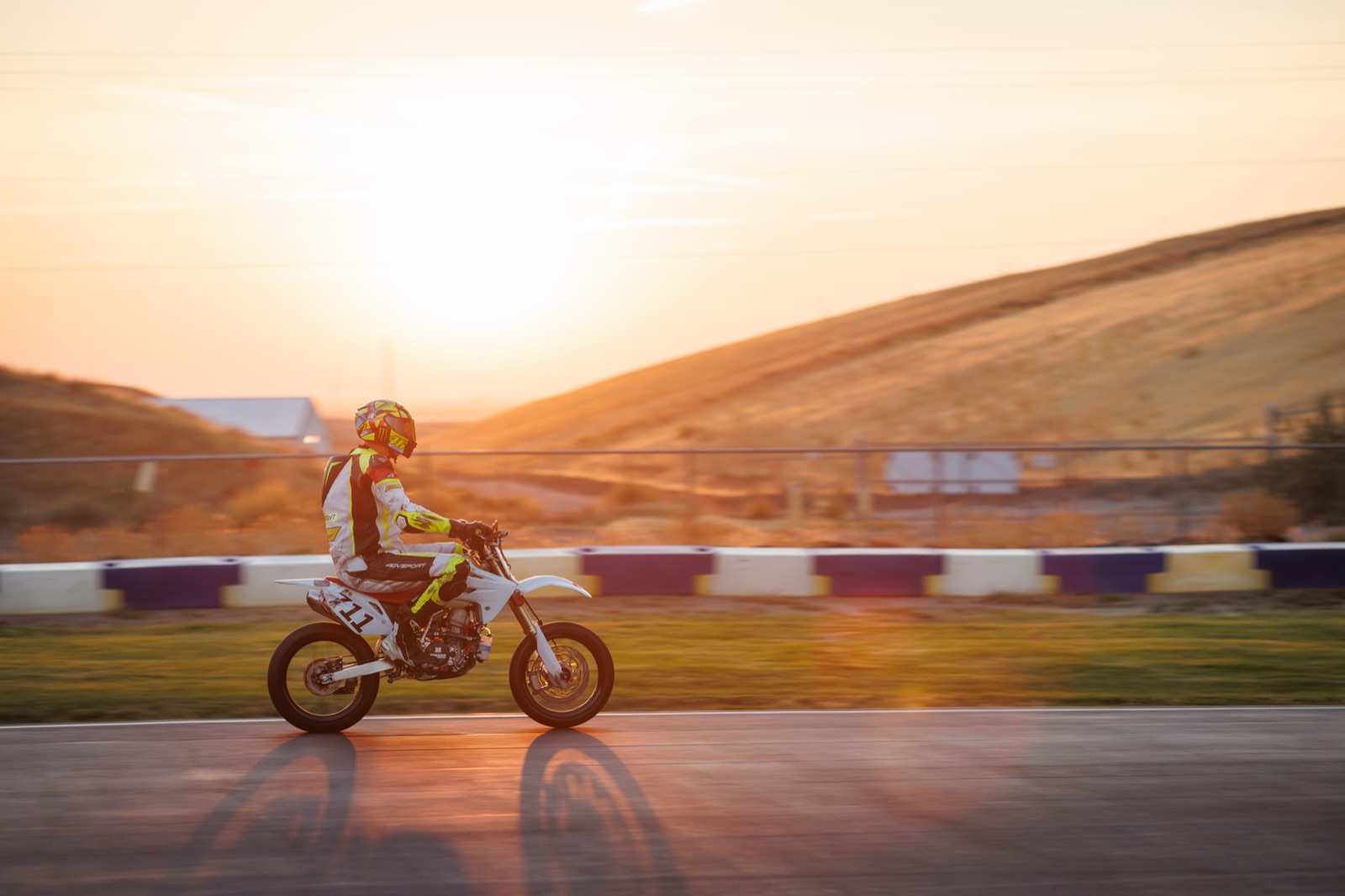 The #711 riding into the sunrise on Sunday morning (photo 86 of 117)