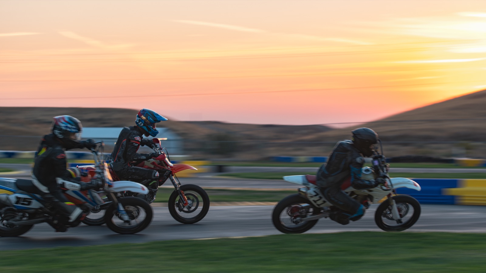 Hannah Johnson on the #711 ahead of the #15 and a red bike under the sunrise (photo 89 of 117)