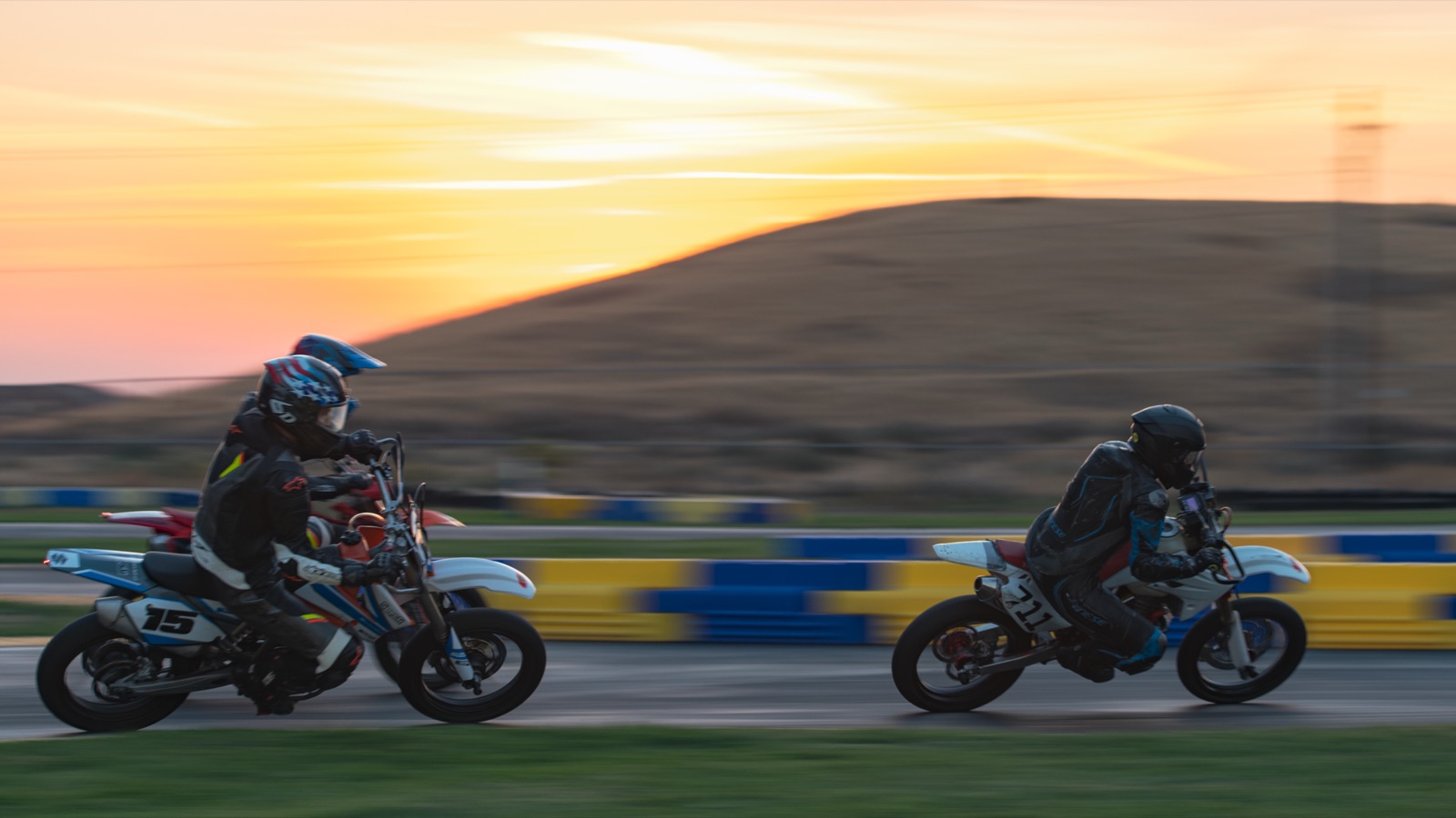 Hannah Johnson on the #711 leading two riders past the barriers at sunrise (photo 91 of 117)