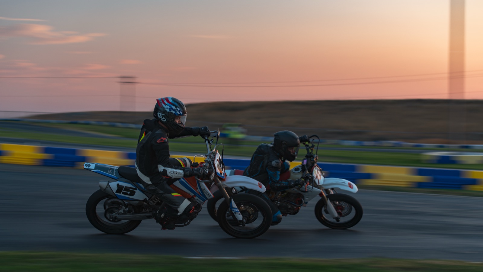 Hannah Johnson on the #711 and the #15 wheel to wheel at sunrise (photo 96 of 117)