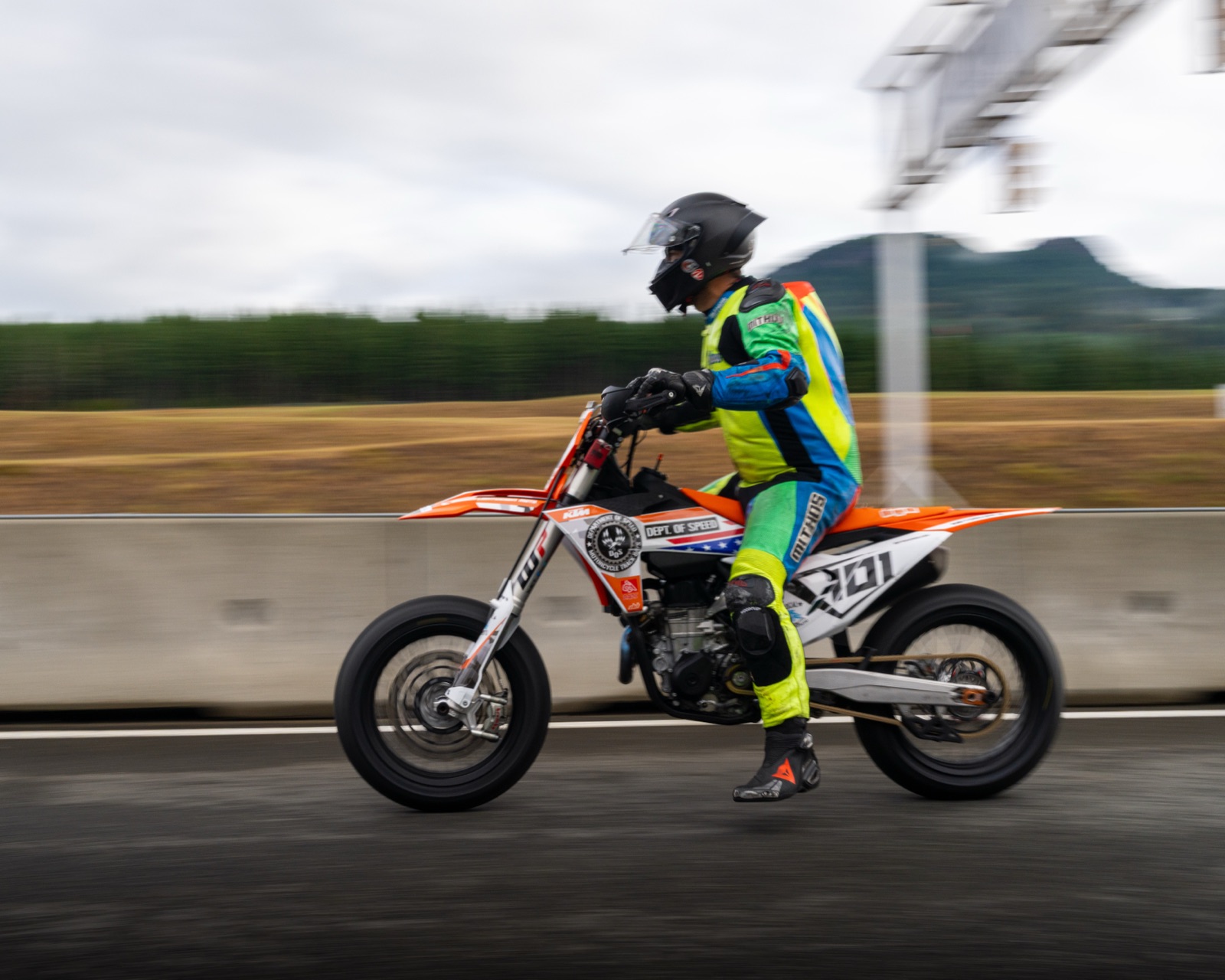 Jonathan Spiva riding the #101 Spiva Racing KTM 450 SMR at Vancouver Island Motorsport Circuit (photo 1 of 61)