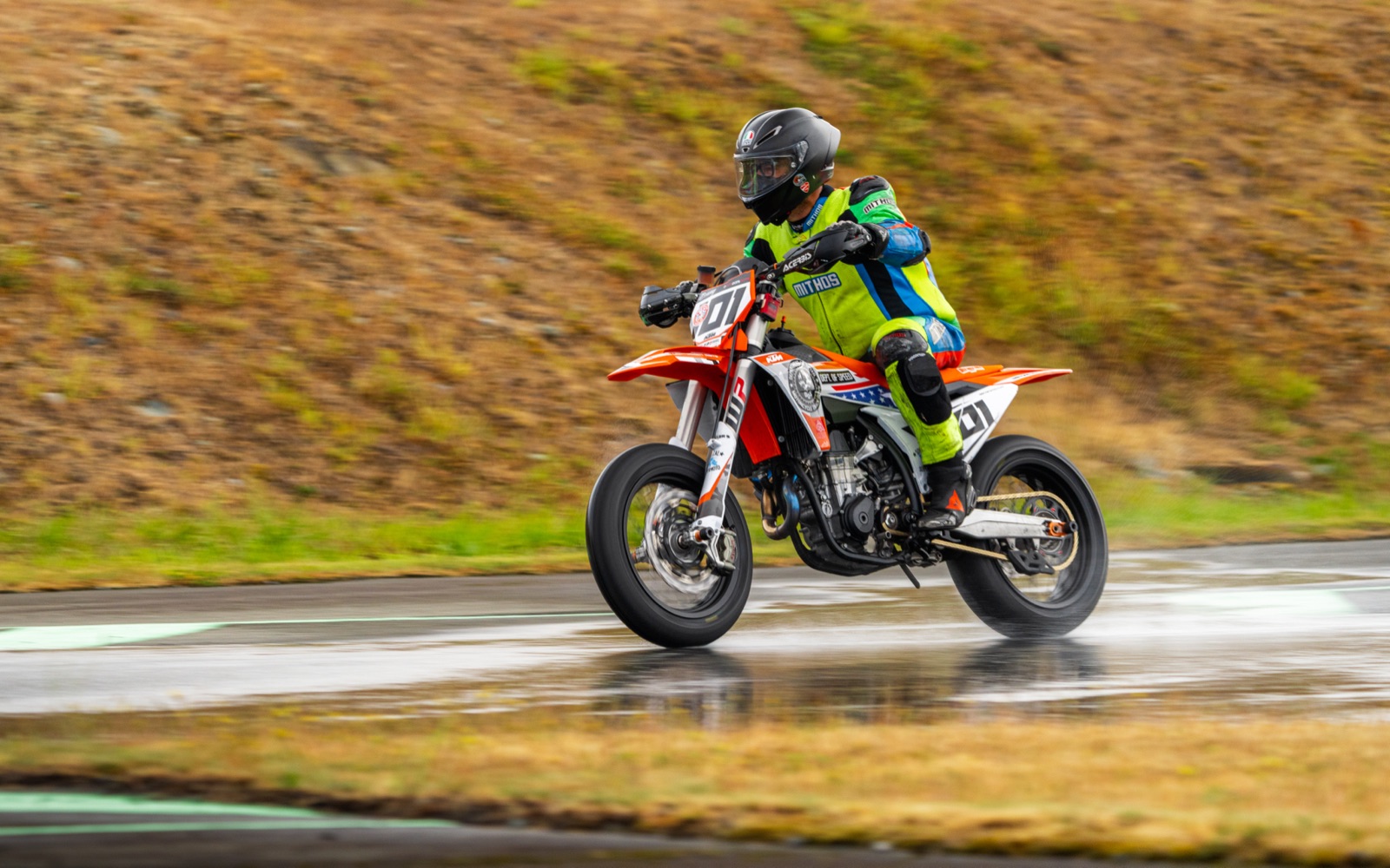 Jonathan Spiva riding the #101 Spiva Racing KTM 450 SMR at Vancouver Island Motorsport Circuit (photo 7 of 61)
