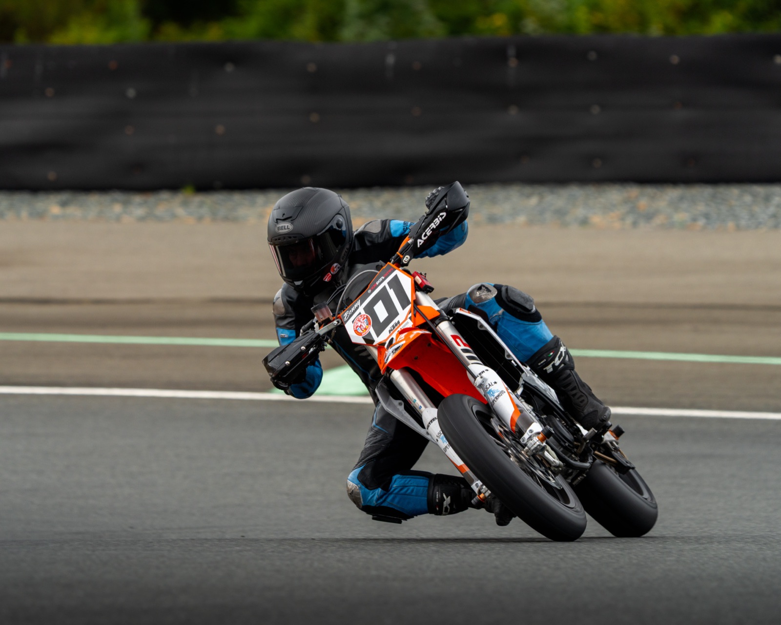 Hannah Johnson riding the #101 Spiva Racing KTM 450 SMR at Vancouver Island Motorsport Circuit (photo 14 of 61)