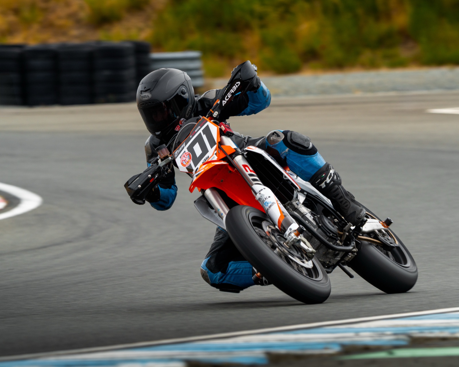 Hannah Johnson riding the #101 Spiva Racing KTM 450 SMR at Vancouver Island Motorsport Circuit (photo 16 of 61)