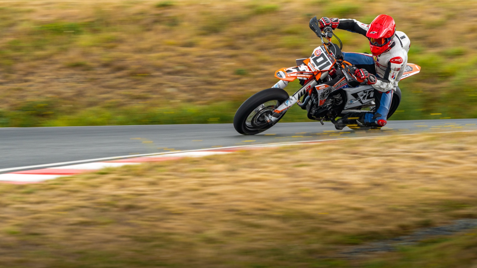 Ben Freiberger riding the #101 Spiva Racing KTM 450 SMR at Vancouver Island Motorsport Circuit (photo 28 of 61)