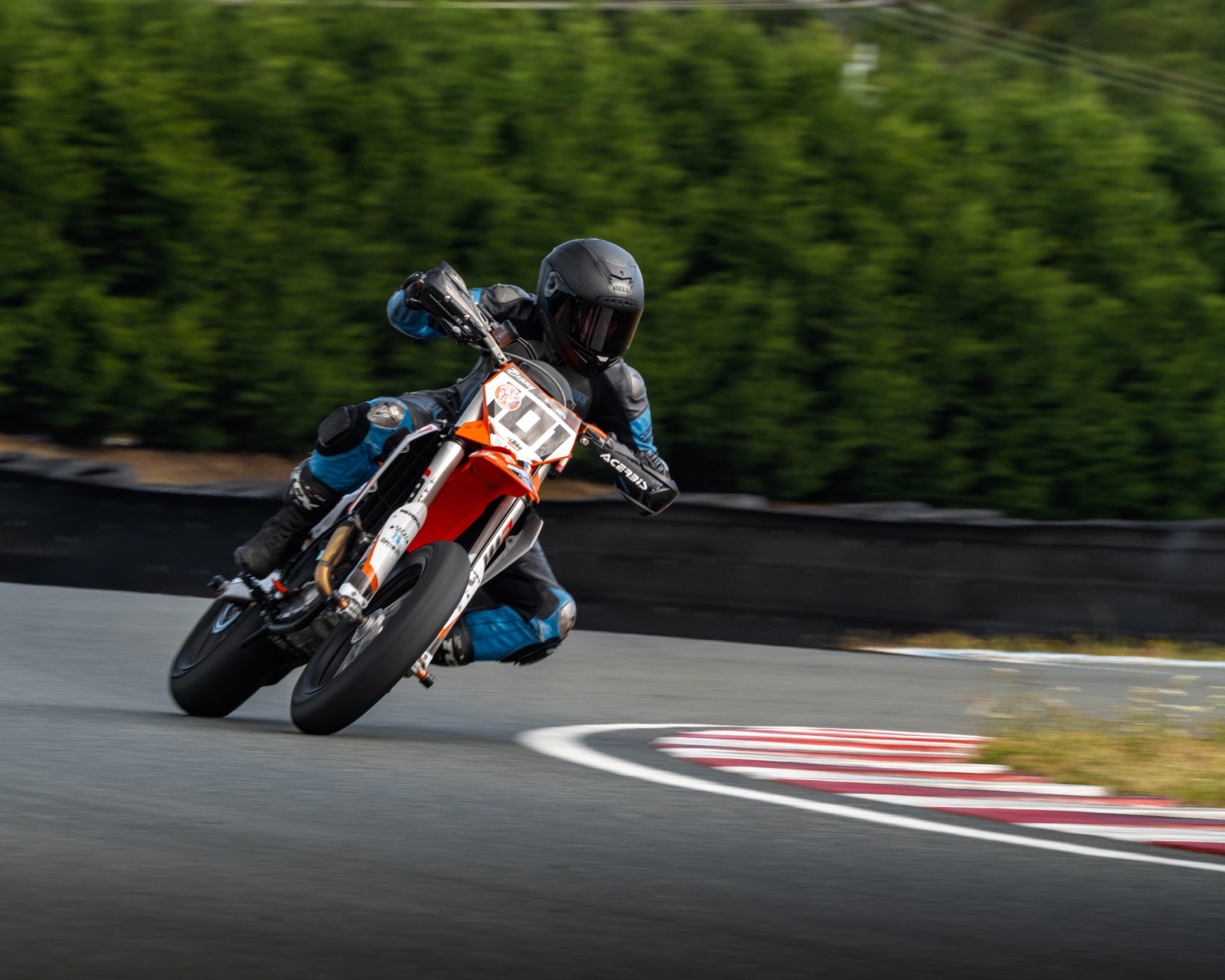 Hannah Johnson riding the #101 Spiva Racing KTM 450 SMR at Vancouver Island Motorsport Circuit (photo 41 of 61)