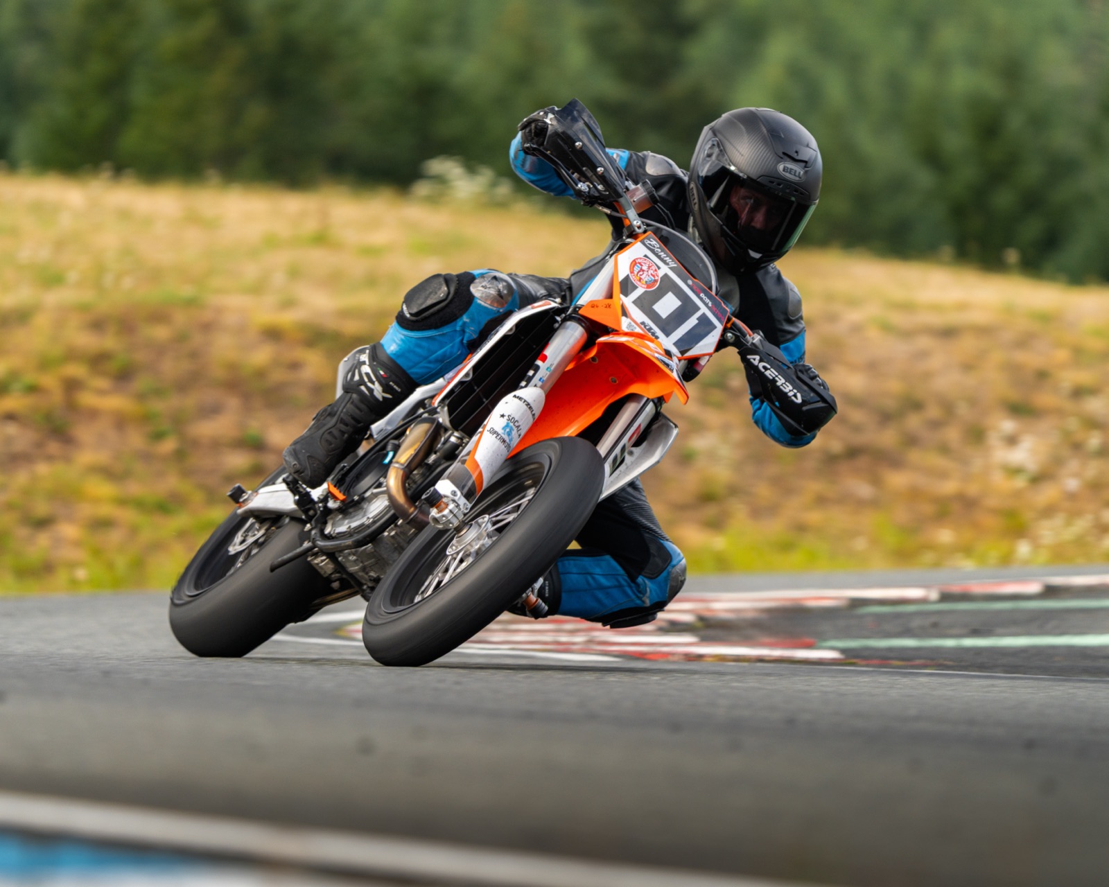 Hannah Johnson riding the #101 Spiva Racing KTM 450 SMR at Vancouver Island Motorsport Circuit (photo 43 of 61)