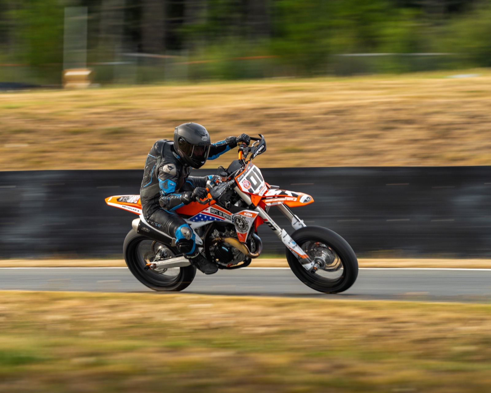 Hannah Johnson riding the #101 Spiva Racing KTM 450 SMR at Vancouver Island Motorsport Circuit (photo 45 of 61)