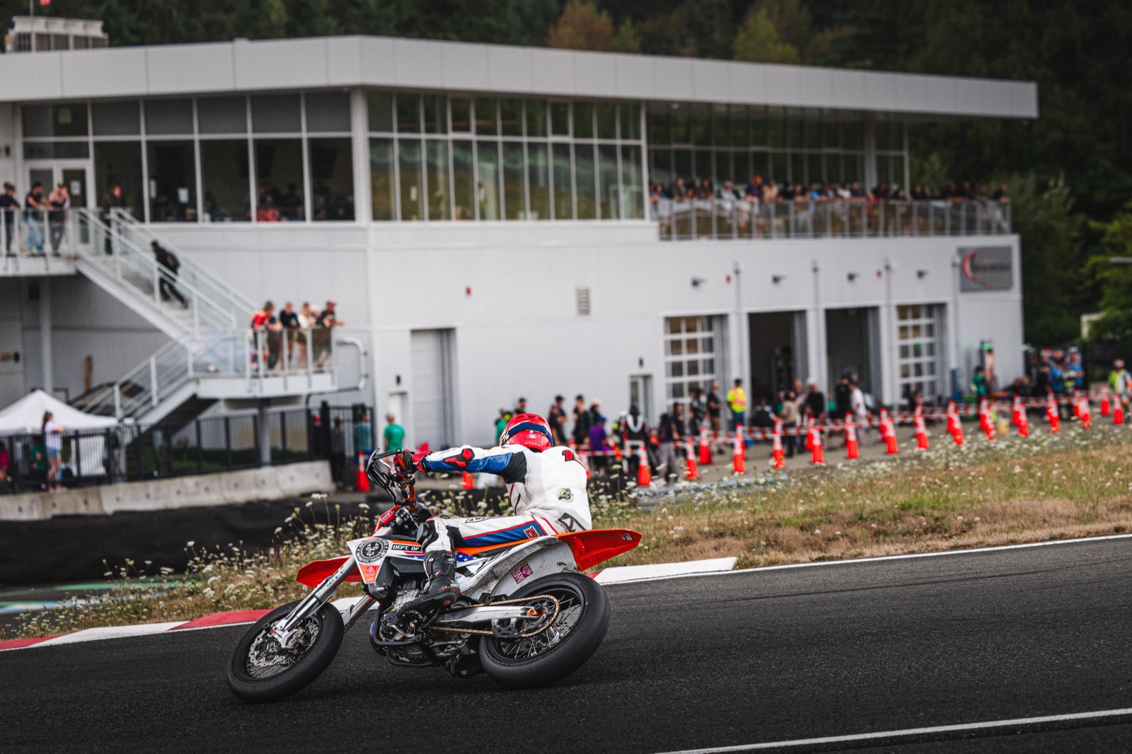 Ben Freiberger riding the #101 Spiva Racing KTM 450 SMR at Vancouver Island Motorsport Circuit (photo 55 of 61)