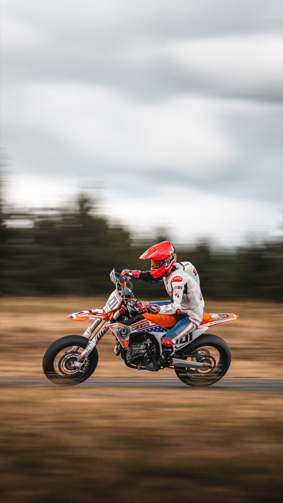 Ben Freiberger riding the #101 Spiva Racing KTM 450 SMR at Vancouver Island Motorsport Circuit (photo 30 of 61)